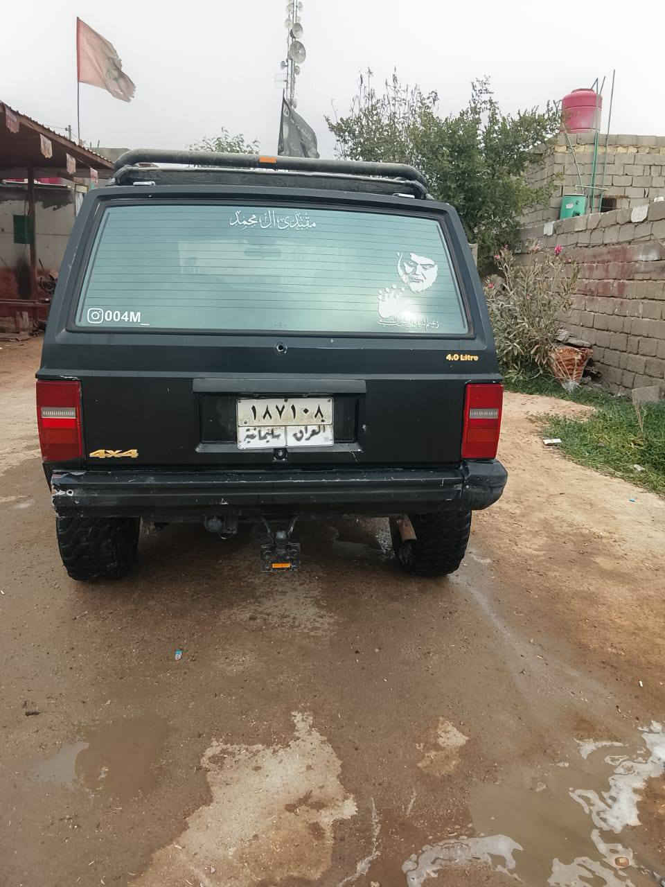 السلام عليكم
جيب شيروكي شخاطه موديل 91 محرك وكير بلادي كفاله فور ويل كير اوتو 
مكفوله ضربه خياس صبغ السياره وضع شركه رقم سليمانيه حداده جديده كهربائيات وضع شركه تخم تاير جبلي كل نقص مابيهة 
سعرها 45بيهة مجال الحاب يستفسر يتصل *********** مكانهة البصره الهارثه
