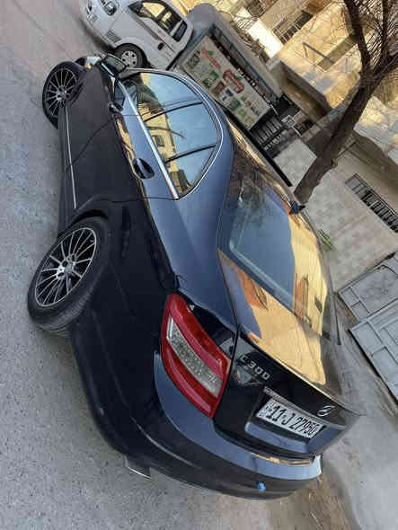 السلام عليكم . 
‏ Amg. Mercedes-Benz c350 كت 
تويل دفع ثنائي 
‎ موديل 2011محرك 350 المرغوب 
تفاصيل👇🏼👇🏼
1_ بصمة⁩ تشغيل  
2_محرك 6 سلندر 
3_تبريد قطعتين  ⁦❄️⁩
4_كروز سرعة🔒 
5_مراية داخلية+جانبة عاكسة ⁦🔍
6_تحكم ستيرن كهرباء⁦⚔️
7_ شاشة   🖥⁩ بلوتوث يوتيوب 
8_فتحة سقف جام 
9_مري شفط 
10_كشنات كهرباء+ خزن ذاكرة  ✨⁩
11_ لدات الداخلية
12_ انارة ترحيب💡 ⁩
13_شاشة اعطال💬
14_ بردة كهرباء 
15_نقاط عمياء 
16_ سستم صوت harmen kardon+ دمام خلفي 
18_ويل 17 اصلي  ⚔️⁩
19_صدر امامي خلفي جديد ⁦🛠️⁩
22_كشنات هيتر 
23_تدفئة 
24_+ كاميرا
25_تبريد خلفي 
26ثلاجه 
27تحكم ستيران
28_انظمة قيادة 2
30_ ملكي كشن جلد بيجي 
31بك لايت لد 
32كشن خلفي قلاب 
33لون نيلي شذره متغير
34داخل لونين بيجي جوزي 
35لايت عدسه زنون 
36 صندوك كهرباء 
السياره حادثه خفيف مجود تقرير صور ٣ قطع صبغ
…………………………….السياره رقم بغداد جديد 11 
تحويل ثاني يوم هزه جديده 
السعر 130
مكان السياره بغداد كرخ 
للتصال ***********

