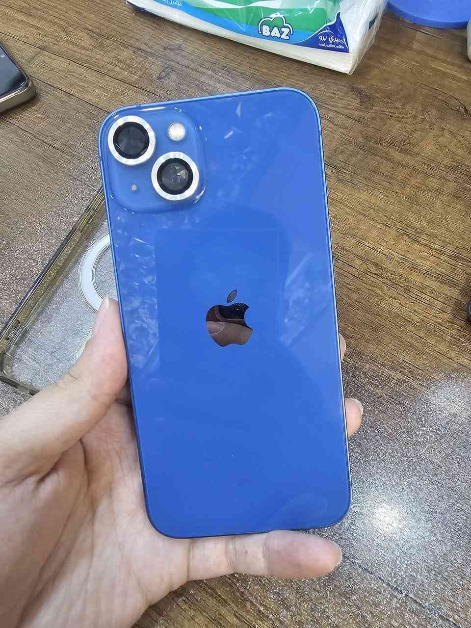 ايفون 13 عادي 128 (دبل سيم) نظيف كارتون موجود انطي وياه شاحنة وكفر شفاف.
ركز دبل سيم مو سيم واحد، سعر 425 الف نهائي
 مكاني بغداد الكاظمية شارع 60 مقابل مدينة العاب الكاظمية 
***********
