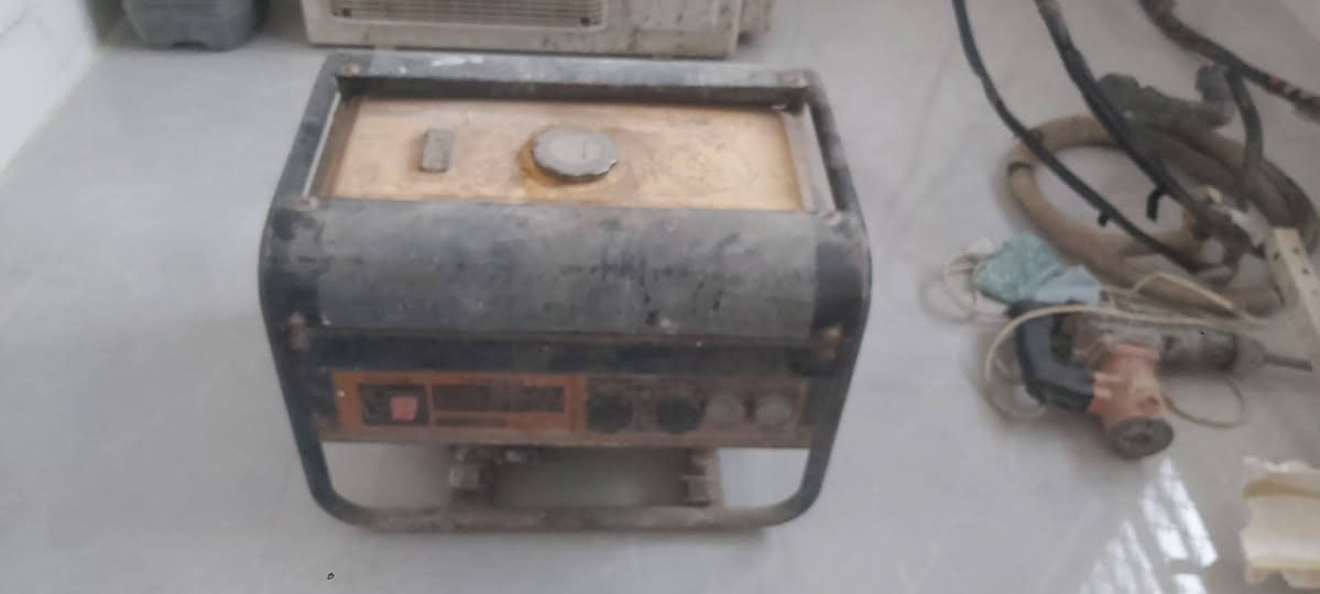 "أغراض مستعملة للبيع في صلاح الدين - قضاء بلد:

- طباخ كريازي
- مولد

الأسعار مناسبة جداً. للاستفسار أو الشراء، يرجى الاتصال على الرقم: ***********"
