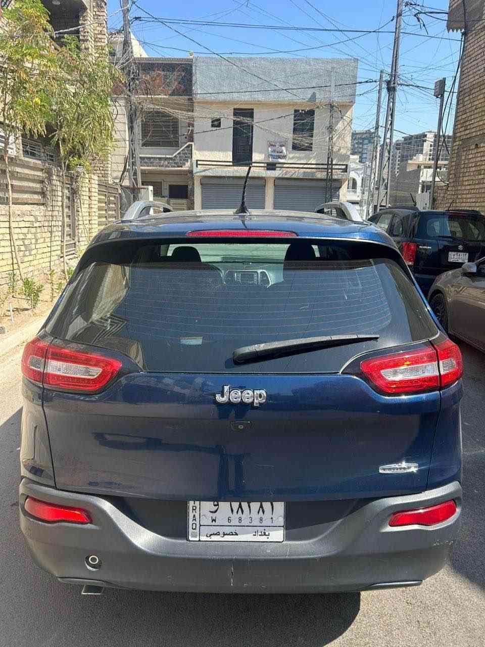 جيب شروكي بزون موديل 2018 , مواصفات عادية امريكية حادث بسيط جدا بدون ايرباك مطاك
السيارة ماشية 89 الف ميل , سعة المحرك 2400 اربعة سلندر ,  رقمها بغداد  
مكان السيارة بغداد حي الجهاد
السعر 113،000$ (113 ورقه)
موبايل : *********** بغداد, العراق
