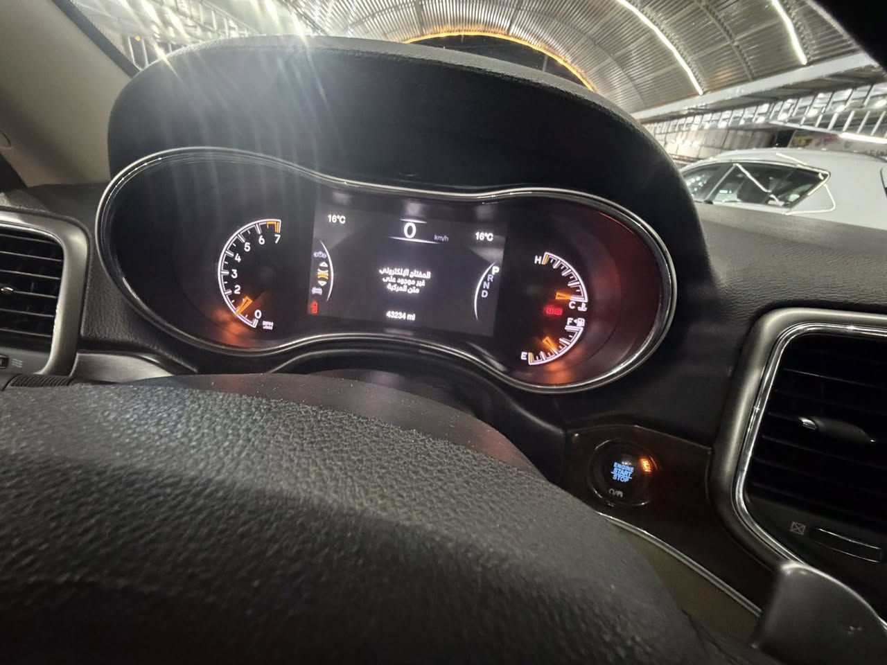 السلام عليكم عندي جيب 2018 خليجي لمتد بلاص 3 شاشات وبصمة وبانوراما وجلد وصندوق كهرباء وكشن خزن ميموري وتدفئة وتبريد كشن فول السيارة للاخير ماشية 43 الف ميل مكفولة من الصبغ والتبديل عدا بارد صغير بالباب الخلفي السعر 24800 للاتصال *********** ابو لجين
