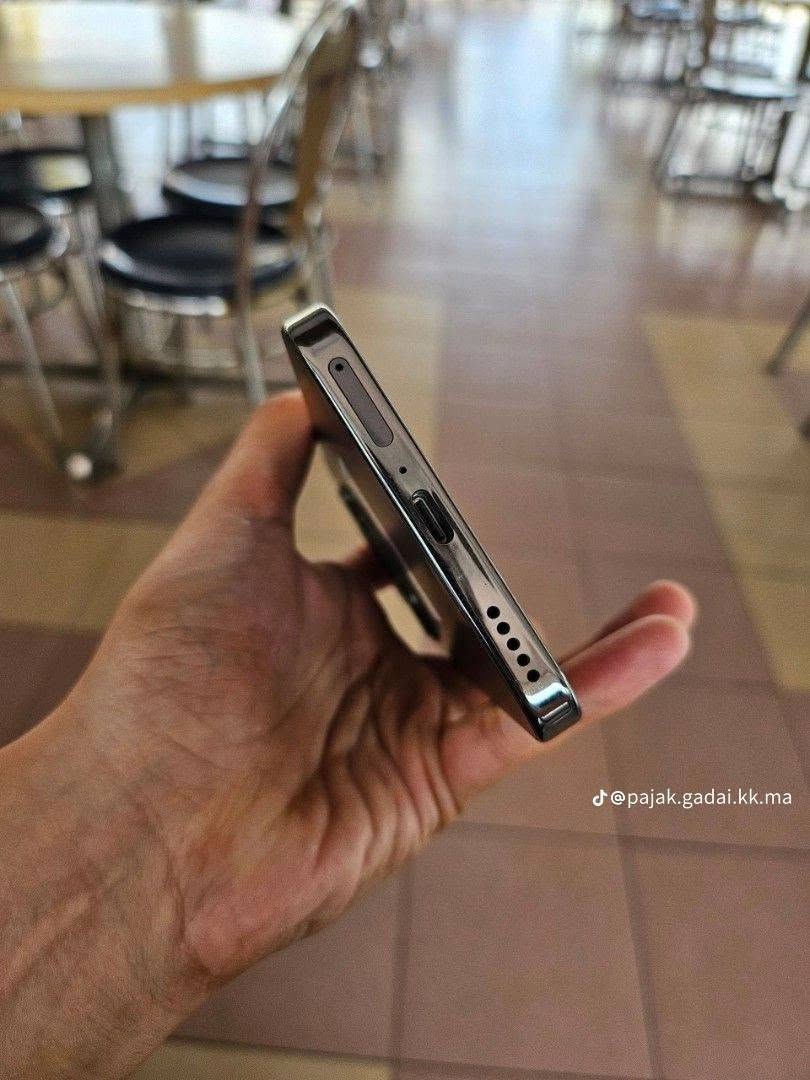 يالله. يارزاق.       هونر 9دي ذاكره 256عشوائيه 12بي كسر بل شاشه بسيط ما ماثر ابد وكسر بكامره زغير ما ماثر عل تصوير دوم تجي وتفحص سعر280رقمي وتساب فقط ***********

