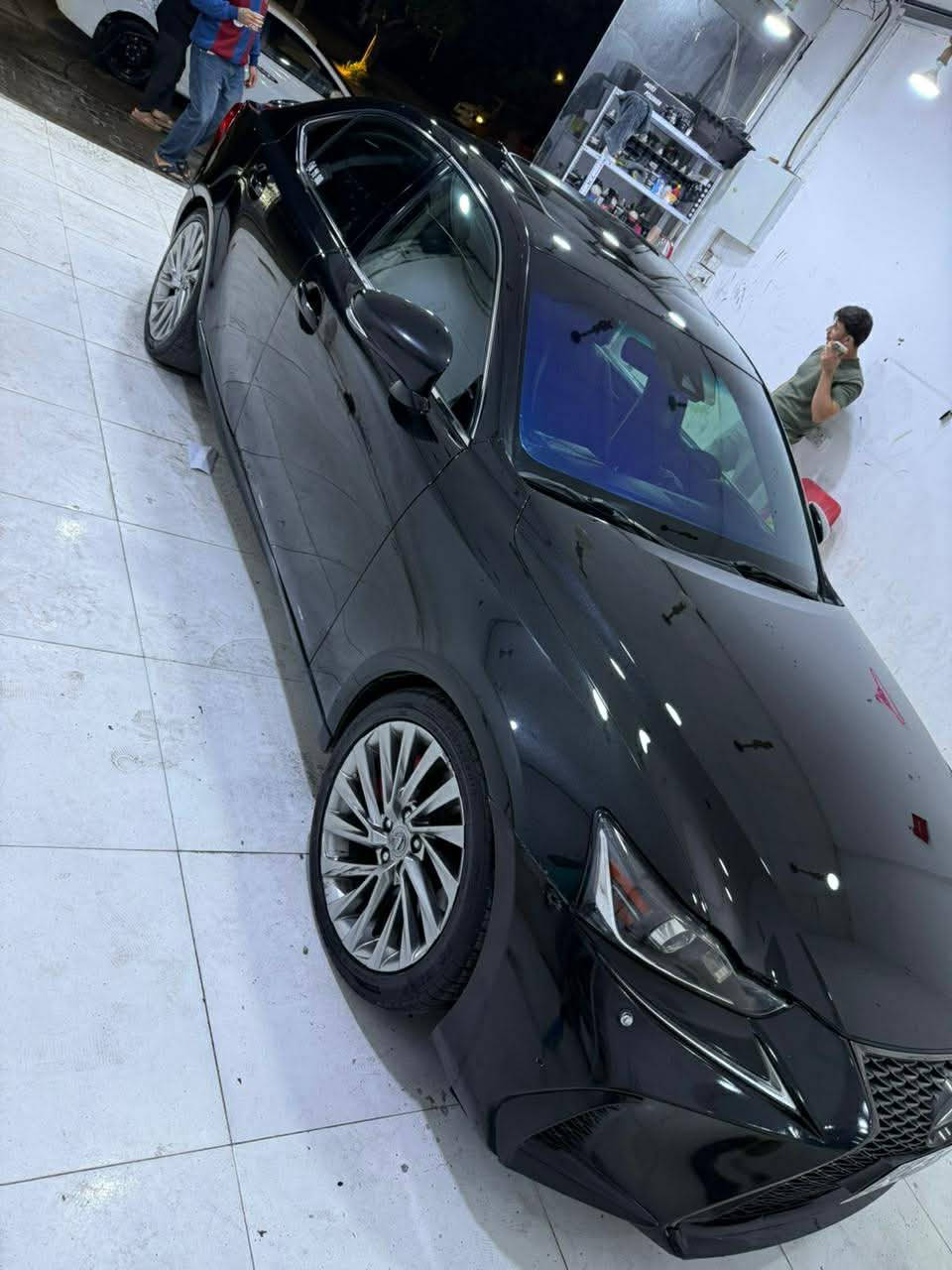 السلام عليكم
لكزس is موديل 17
محرك 2.0 توربو
فول مواصفات 
ماشية 110
حادثهة جاملغ وبنيد 
وتعديل PDR بالهلال
مكانهة بصره 
سعرهة 165 و ترهم مراوس
***********
