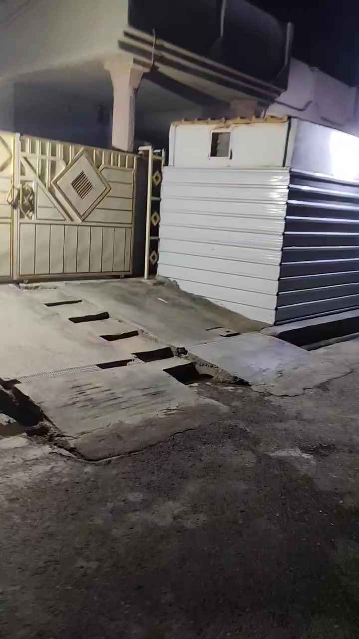 السلام عليكم
للبيع قطعه مساحته 378 م مبنيه منزلين منزل خلف منزل مدخل واحد بناء حديث المنازل جديده الموقع المقداديه شارع الإطفاء الاستفسار ***********
