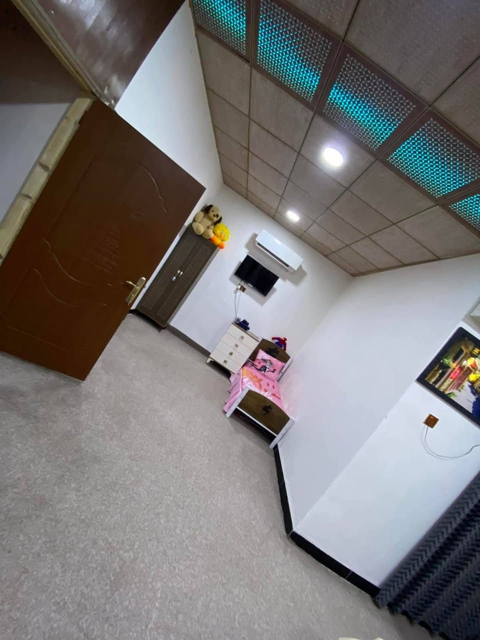 🔥 فرصة ذهبية ما تتفوت! 🔥
🏡 بيت طابقين جاهز للسكن بأفضل موقع في زراعي حي ميسان – وبسعر شرط جدا مناسب وفرصه 

📍 الموقع: بداية شارع الشيوخ – الفرع الثاني
📐 المساحة: 100 متر
📄 الطابو: زراعي – قرار 25 – مرقّم بالبلدية وباسمي
✨ تفاصيل البناء:

بناء طابوق وصب كونكريت مسلح – درجة أولى من كل النواحي، متعوب عليه حجر حجر!

🏠 الطابق الأرضي:
غرفة نوم
صالة
استقبال واسع
مطبخ مرتب
تخاريج داخلية وخارجية

🏠 الطابق الثاني:
غرفة نوم رئيسية
غرفة أطفال
صالة
✅ 
تصميم عصري 
بناء قوي وجاهز للسكن فورًا
موقع راقي وقريب من الخدمات
(((السعر أقل من سعر السوق بكثير)))
((((لان اني مو ابو مكتب عقار هذا بيتي شخصيا  ))))

💰 السعر فقط: 61 مليون
🚫 ما راح تلكه بيت بهيج مواصفات وبهيج سعر – الله يشهد وبلعافيه على الياخذه 🌹🔥
رقمي ***********
