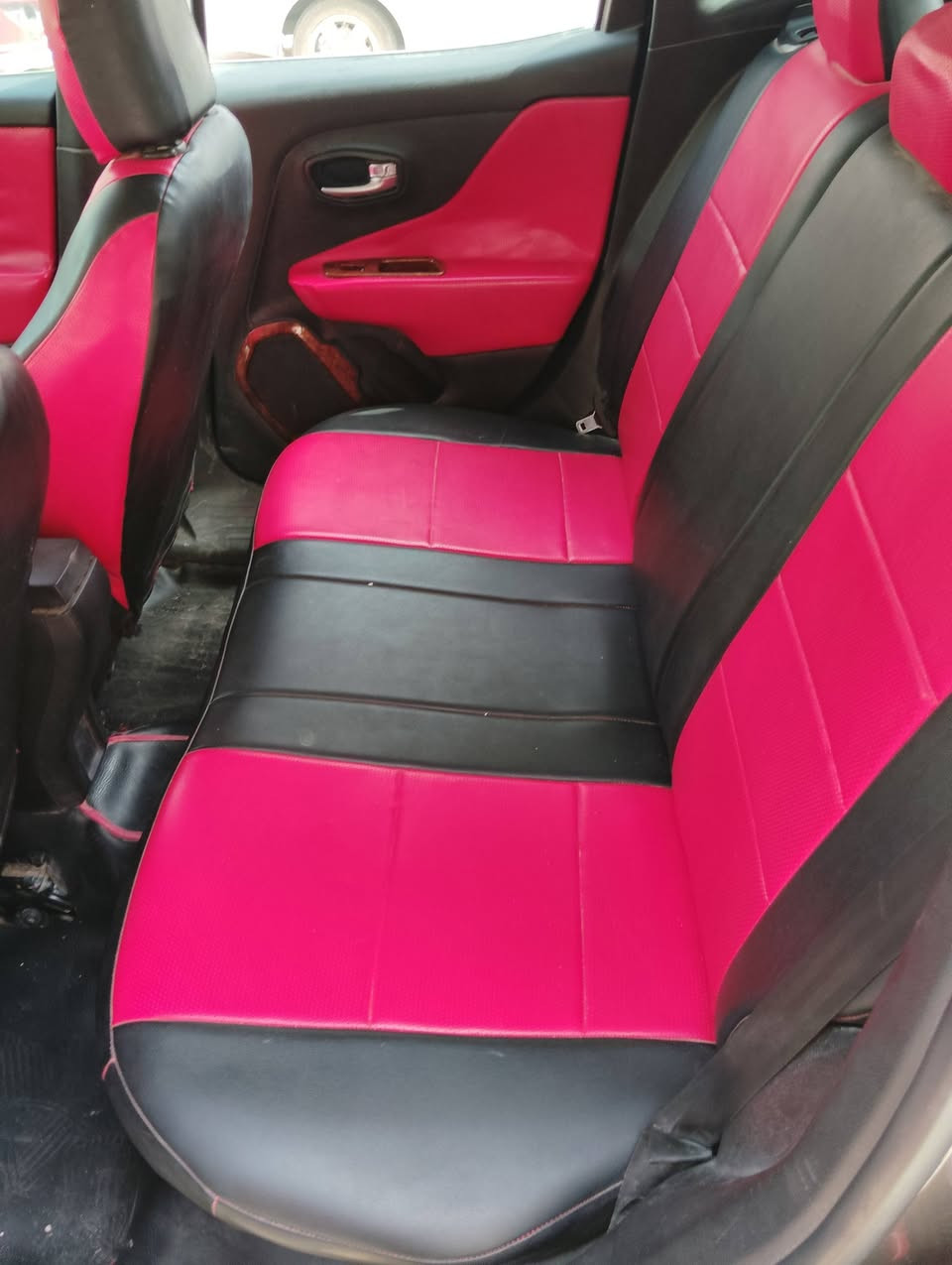 جيب رنكيد موديل 2017 نظيف محرك كير مكفول وحادثه بسيط جاملغ ضربه بسيطه لغد شواصي مكفوله السعر 115 وبيه مجال رقم بغداد ومراوس ايضا حسب النظافه والمراوس فقط العالي هاتف/***********
