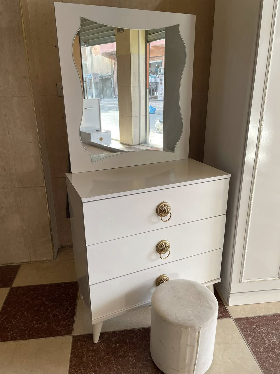 غرفه ملكيه ضخمه سعرها رقم
نشتري غرف مستعملة راسلوني خاص او علئ رقم بي واتساب ***********
