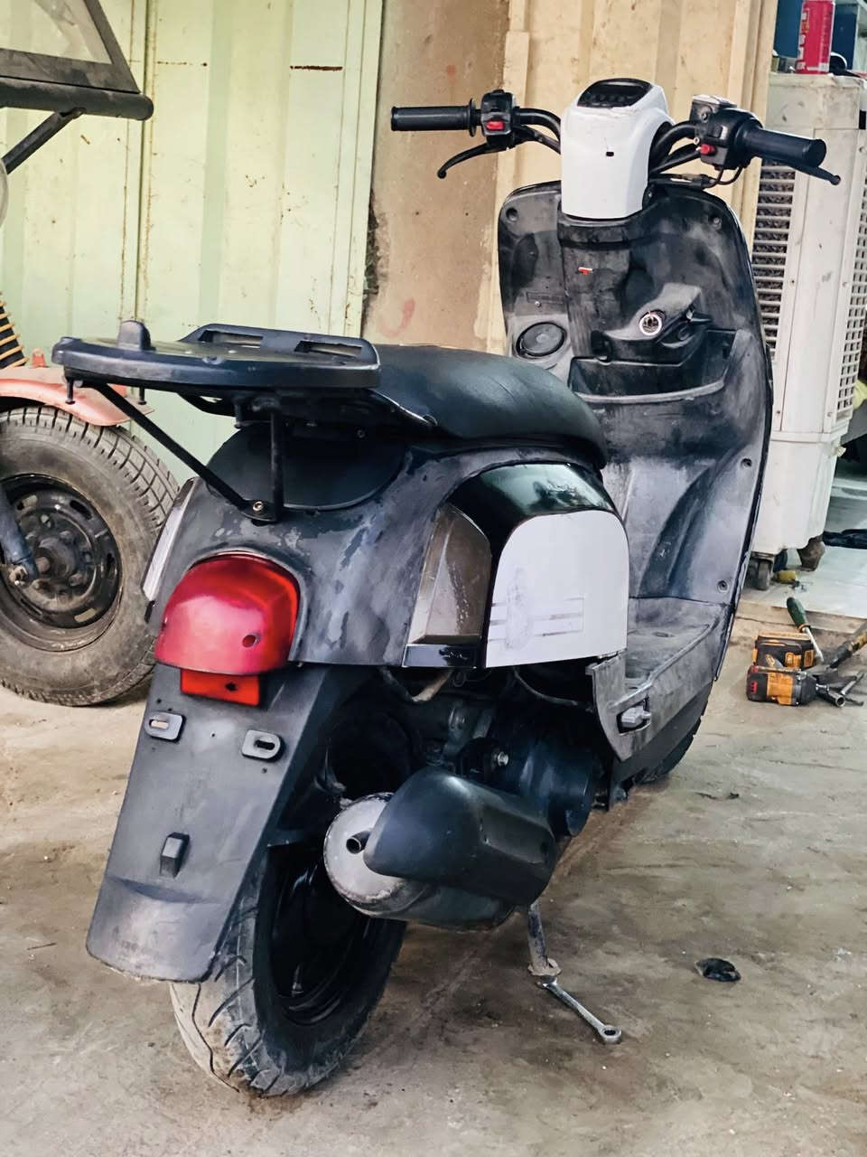 بوليس نوزل
مكفوله اي نقص 

محرك لا صوت ولا تبخير 

مال جناي 

مكان دراجه ديالئ قضاء الخالص هبهب 

سعر 550 وبيهه مجال
رقم ***********
