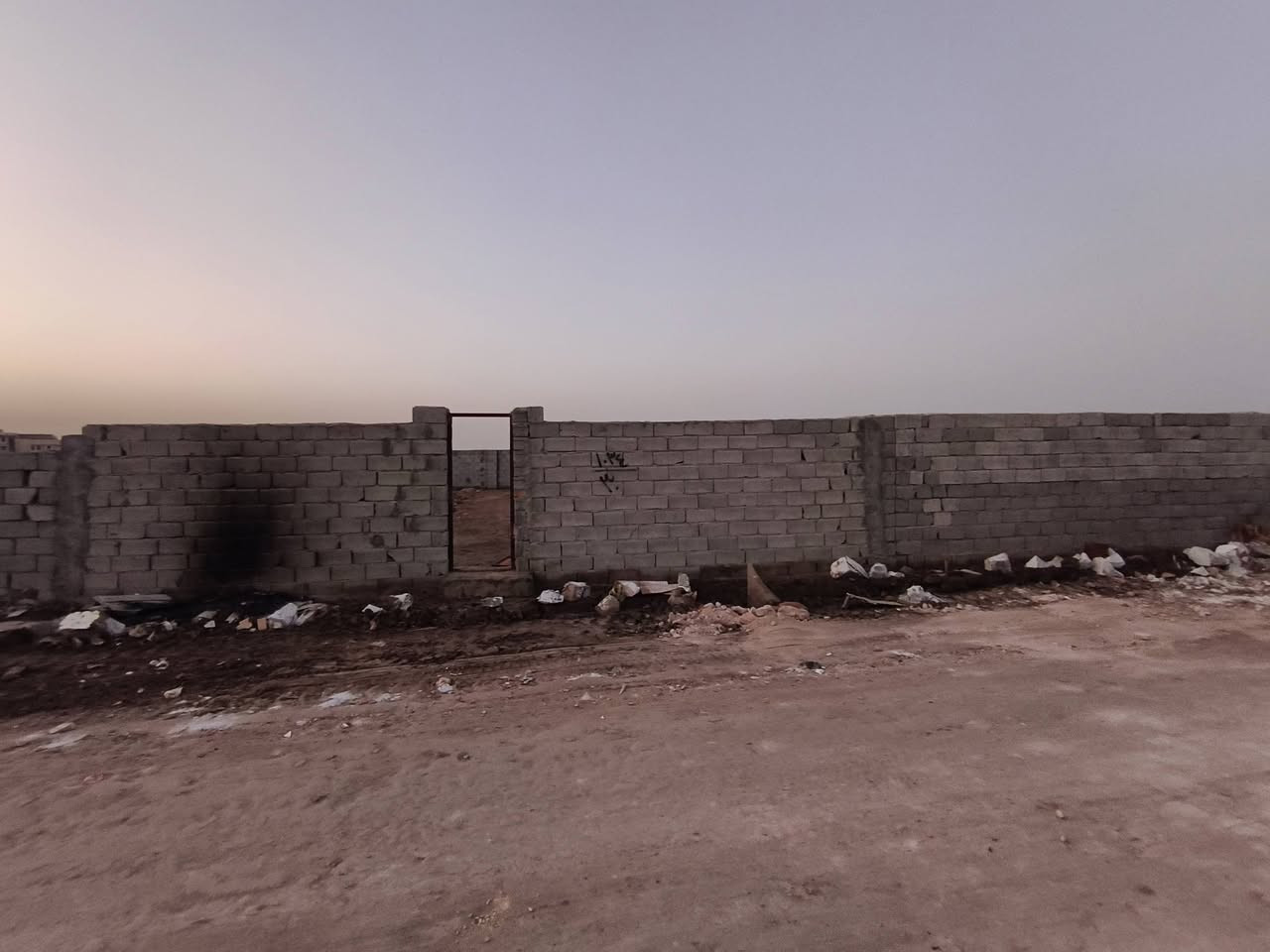 الواجهه 10 متر ونزال 20
مرقمه ضمن التطويب معامله كامله 
المكان ام الخيل قريب على الحولي الجامعه اول شارع بعد ماتنتهي الجامعه الاستفسار ***********
