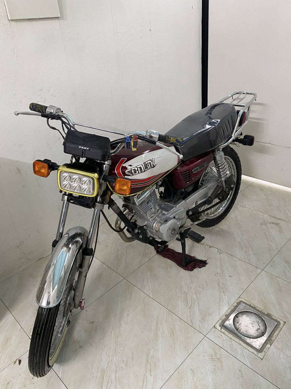 سڵاو برایان ئەم مانتۆرە بۆ فرۆشتن . مەکینە 150 ی....2022ی غەتاسی سۆنیک. دوو تایەی نوێی لە سەرە ..منەفێسی ئەسڵی.بەنجی پشتەوەی نوێیە..شوێن هەولێر ....نرخ .475هەزارر
ژم.***********
