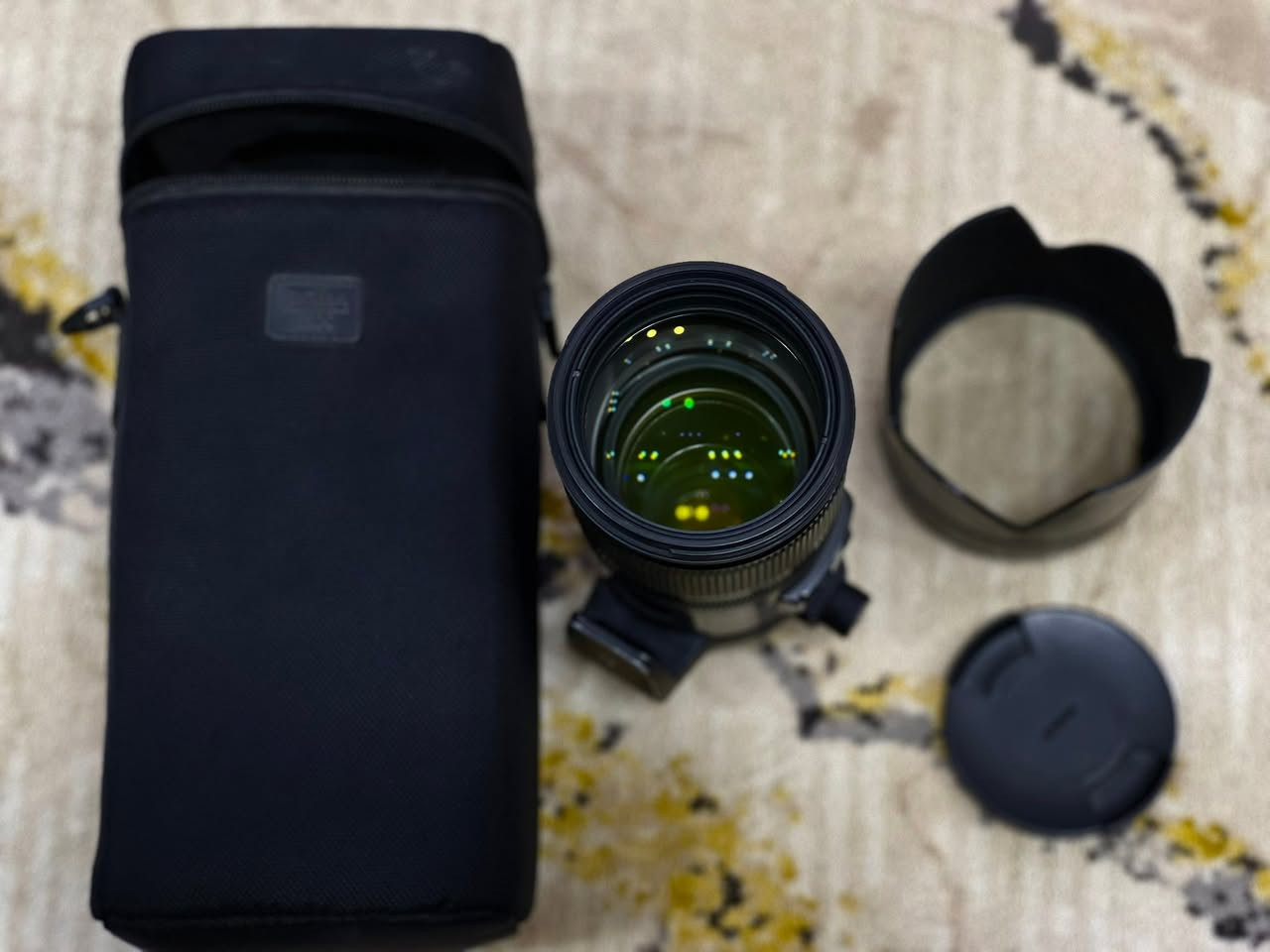 Sigma 70-200mm f/2.8 كانون للبيع
للبيع عدسة سگما اصدار بميزة **مانع الاهتزاز (OS)** وفتحة عدسة ثابتة f/2.8.. عزل أسطوري وحدة ممتازة، مثالية لتصوير الرياضة، المناسبات، والبورتريه. 

⚡ مواصفات سريعة:
 * فتحة عدسة ثابتة f/2.8 (عزل قوي وإضاءة ممتازة).
 * نظام مانع اهتزاز (OS) لصور ثابتة وحادة.
 * فوكس سريع وصامت (HSM).
 * نظافة العدسة: [ 99‎%‎ ].
 * الملحقات: الهود الأصلي وقباقة وجنطة

> متوفر توصيل


**إذا كنت صاحب هذا الإعلان وتريد حذفه لأي سبب، رجاءا أرسل رسالة إلى الدعم الفني**