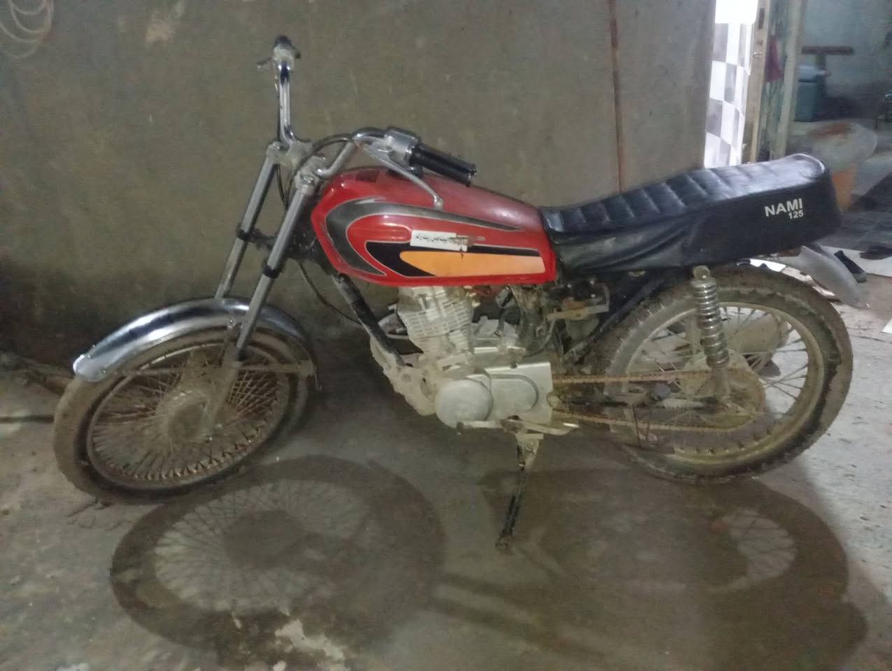 للبيع دراجة ارشه مكينه نٱمه 23بدون أوراق السعر 300وبيه مجال قليل للستفسار *********** المكان الخضر
