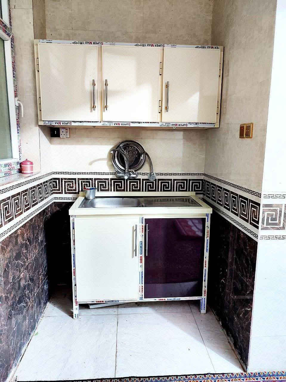 متوفر بيت للبيع إستثمار أو للسكن او ايجار سنوي في كربلاء داخل القطع نظام كهرباء مستمر العتبه ٣ طوابق نظام شقق مساحه ٨٨ متر او شريك ٢يكعدون بيه يم صحن العقيلة خارج نطاق تخطيط التوسعه يم مول الفردوس ومنطقه قابلة للصعود بسبب الاعمار اذا استثمار كل طابق دفتر سنوي أو أكثر حسب الاستثمار ***********...بسعر حسب المنطقه مليار ٣بيت على الشارع
