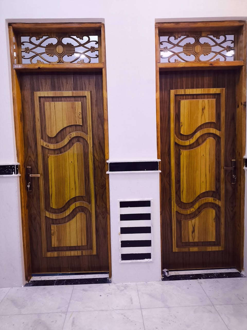 ،ترميم غرف اخشاب 
السلام عليكم ترميم غرف اخشاب صيانه  وصبغ وتلميع الغرف الاخشاب+ تسكام جرابي نفر واحد ونفرين  كص كناتير كص بوفيات وترميم ودوشمه القنفات صبغ وشد بيبان وبسعر مناسب نجيك للبيت لتواصل الاتصال عل الرقم (***********) يوجد  واتساب  ..
