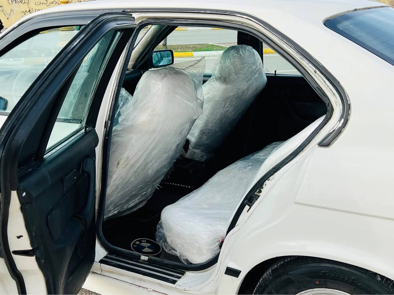 ئەم سەیارە بۆ فرۆشتن     BM ، 1992
حەجمی مەکینەی 525 
تۆماتیک 
چوارجام کارەبا 
تەبردی سارد و گەرم
سەڵاید
چوار جووت تایەی لۆک
ژمارەی تەلەفون   /   ***********
***********
هی من نییە تیل بۆ ژمارەکە بکەن السليمانية, العراق
