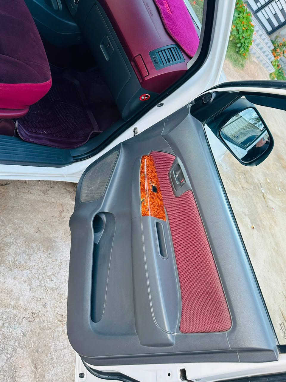 سلام عليكم سياره البيع موديل 14مكفوله كفاله عامه  رقم بابل نكليزي السياره جديداحله من الصوره السياره بل كوفه مدور ثاني يوم السعر 235وبه مجال ***********
