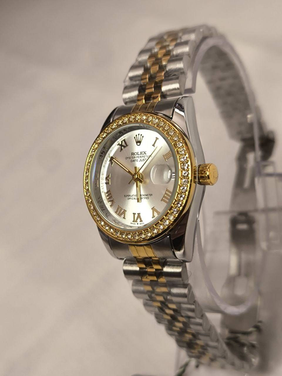 ساعة رولكس نسائي تحفة
تحفة فنية
لمحبات الاناقة والتميز 
مكينة كوارتز 
 ميناء ابيض نازك مع ارقام رومانية مزودة بمنفذ تاريخ 
هيكل مصنوع معدن نيكل روم لامع مع طوق روز كولد مشذر دايموند
 سير ستانلس ستيل تو كلر
دبل قفل   
الساعة مختمة بالكامل 

السعر : 35لف ع اول تم 
للحجز والاستفسار خاص


**إذا كنت صاحب هذا الإعلان وتريد حذفه لأي سبب، رجاءا أرسل رسالة إلى الدعم الفني**