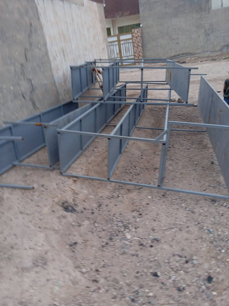 اميوزه مال  حديد جددللبيع ***********
