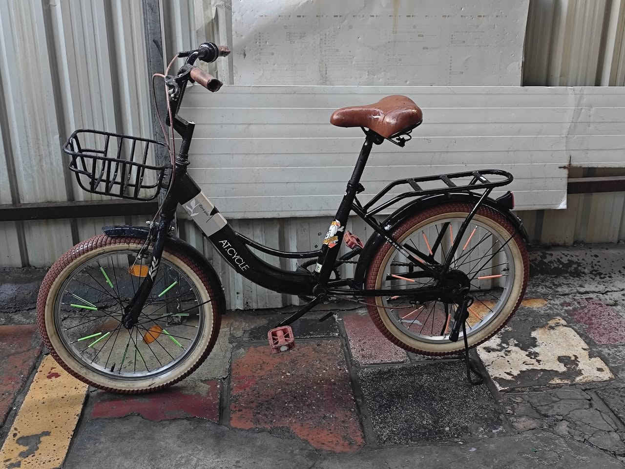 سلام عليكم بايسكل ماركة AT حجم 20
تاير عريض يتحمل اوزان 
نضيف مابي نقص 
بريك خلفي يخفف امامي قوي
سعر 85 بي مجال حك الجية
للتواصل ***********
مكاني البياع الرسالة الثانية  
يوجد توصيل كافة المناطق
