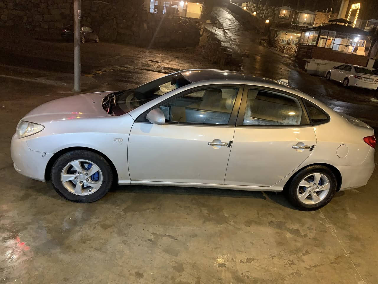 هۆندای ئەڤانتی2006
پێشوپشت كەپس 
چوارتایەوویلی لۆك
سەقفی بەشەرت
كەڤەری بەشەرتە
دەعموولێدراوی نیە
گێڕومەكینەبەشەرتە
مواسەفات فول بەس سڵایت نیە
تەقەوڕەقەی بەشەرتە
ئاوێنەشەفت
كوشن هیتەر
تەبرید لەمس
هەمووشتی ئیش دەكات
ناونیشان ڕانیە 
***********
لەسەرئیزنی ئەدمین
