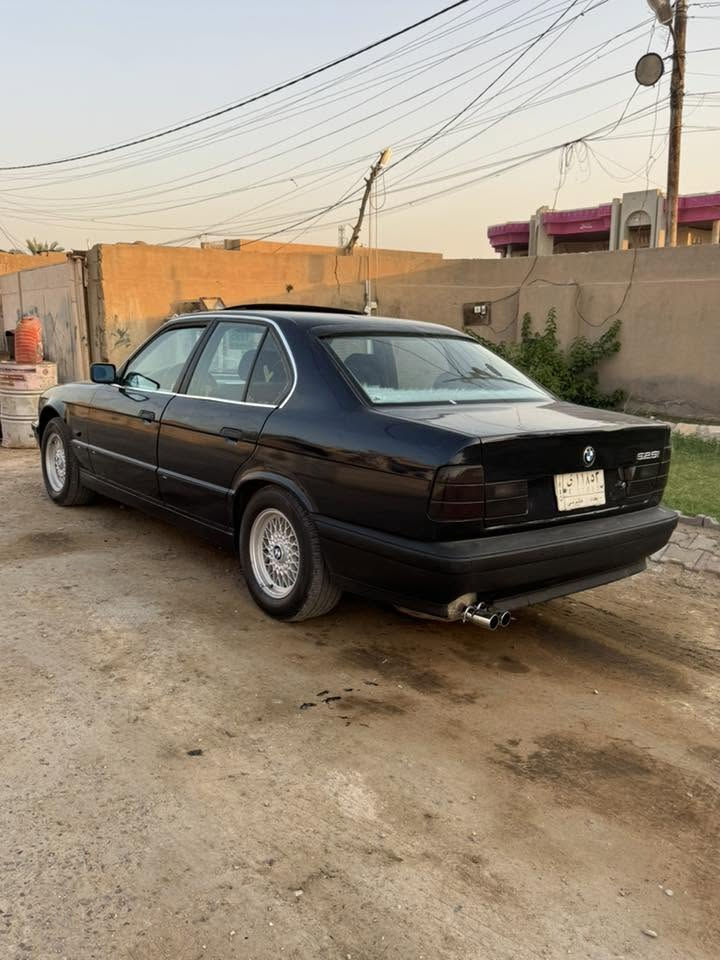 سلام عليكم بي ام 525 رقم بغداد موديل 1992السعر 46وبيها مجال *********** العنوان حصيبه الشرقيه
