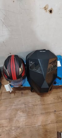 جنطة أم عيوني • خوذة XL