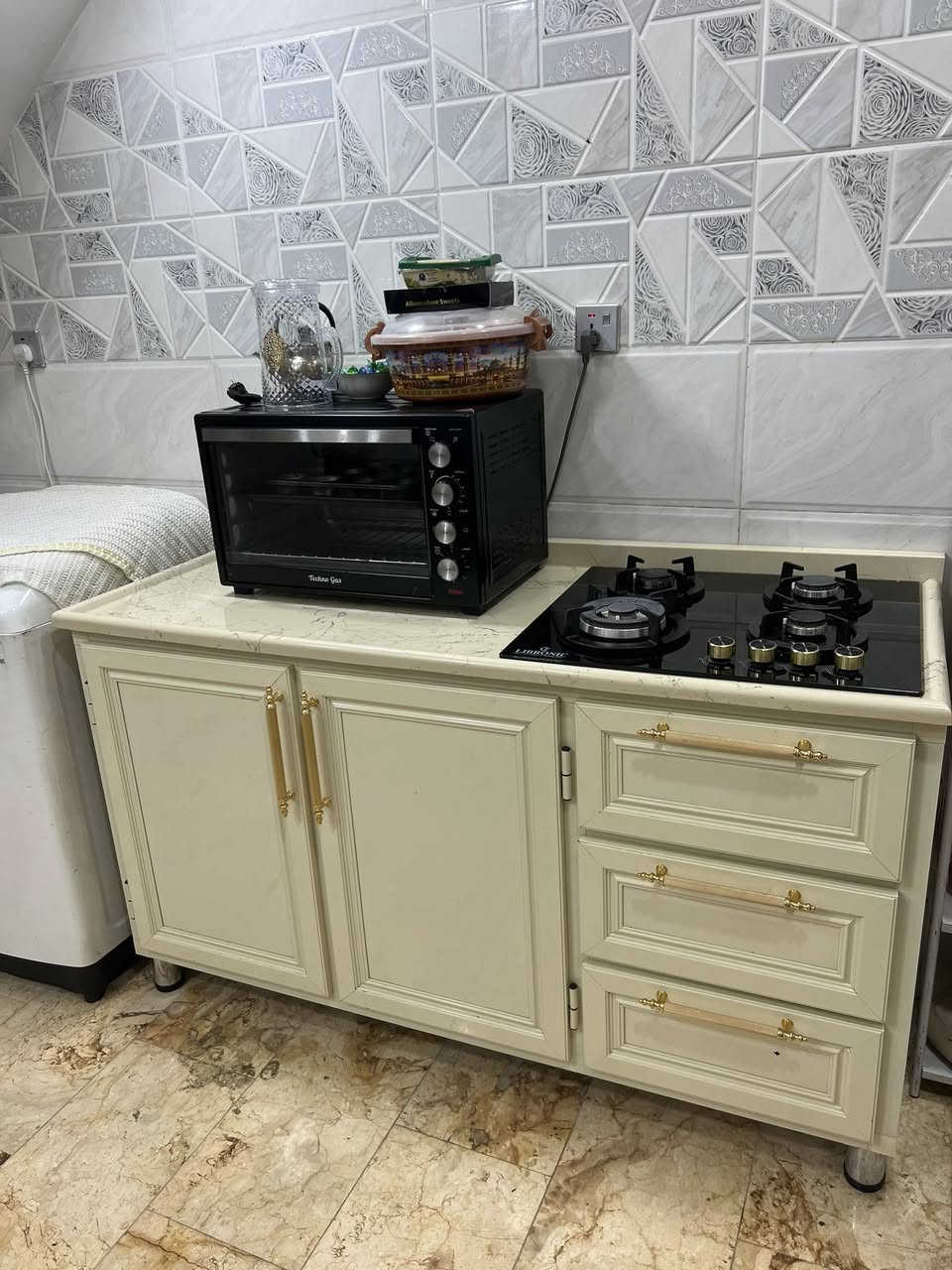 غرفة نوم تركي سعرها ٣٠٠ وكاونتر تفصال درجة أولى مرمر مع طباخ استعمال شهر سعرة ٦٠٠ وبلازمة ٤٢ نت سعرها ١٢٥ وطابعة جديدة بعدها سعرها ١٠٠ وسبلت اثنين طن شغال ونظيف سعرة ٢٥٠ مكان بغداد واتساب ***********
