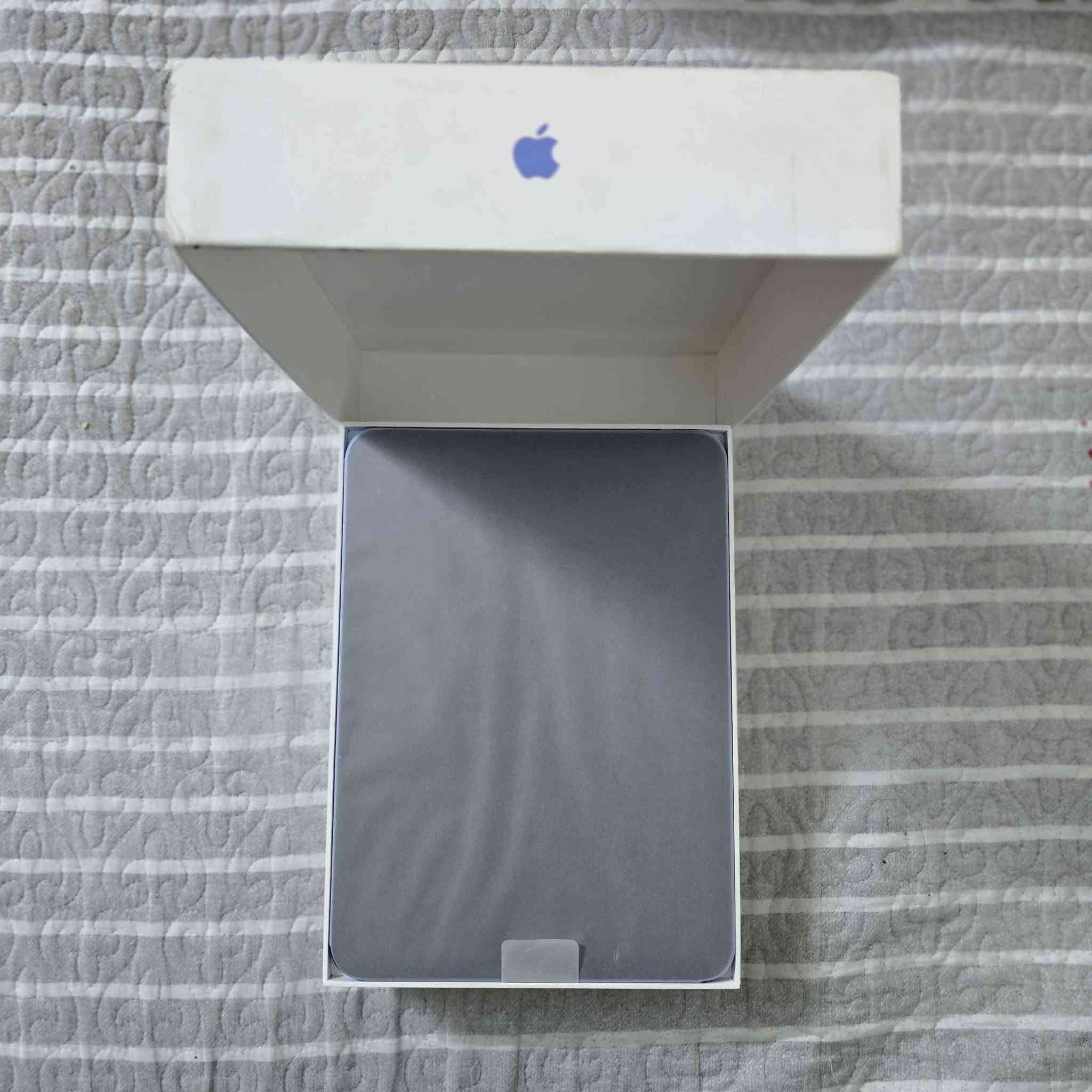 سڵاو هاوڕێیان، ئایپادی 11 iPad بۆ فرۆشتن، ئامێرەکە تەواو نوێیە (سفرە و کارتۆن نەکراوەتەوە)، هێشتا لێزگەی شەریکەی لەسەرە. لە عێراق بە گەرەنتی فەرمی کۆمپانیای شەریك بەغداد هاتووە.
• قەبارەی شاشە: 10.9 ئینج 
• ​بیرگە (Memory): 128 گیگابایت 
• ​ڕەنگ: شینی جوان و سەرنجڕاکێش (Blue)
• ​باری ئامێرەکە: تەواو نوێ (کارتۆن نەکراوەتەوە 
• ئامێرەکە گونجاوە بۆ خوێندکاران، دیزاینەران، و یاری و سەیری فیلم.
• نرخی کۆتایی 500 هەزار بێ معاملە
​📍 شوێن: [کەرکوک ـ ڕەحیماوە ]
📞 ژمارەی مۆبایل ( *********** ) + watsap كركوك, العراق
