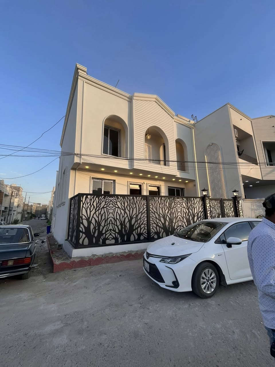 السلام عليكم 
للبيع دار ركن مساحة ٩٨ متر واقع حال ١٠٠ متر 
وجه ٩ بالنزال مجمع السلطان شارع النهر عرض الشارع ١٢ متر بيت زيرو غير مسكون بناء فول 
***********
