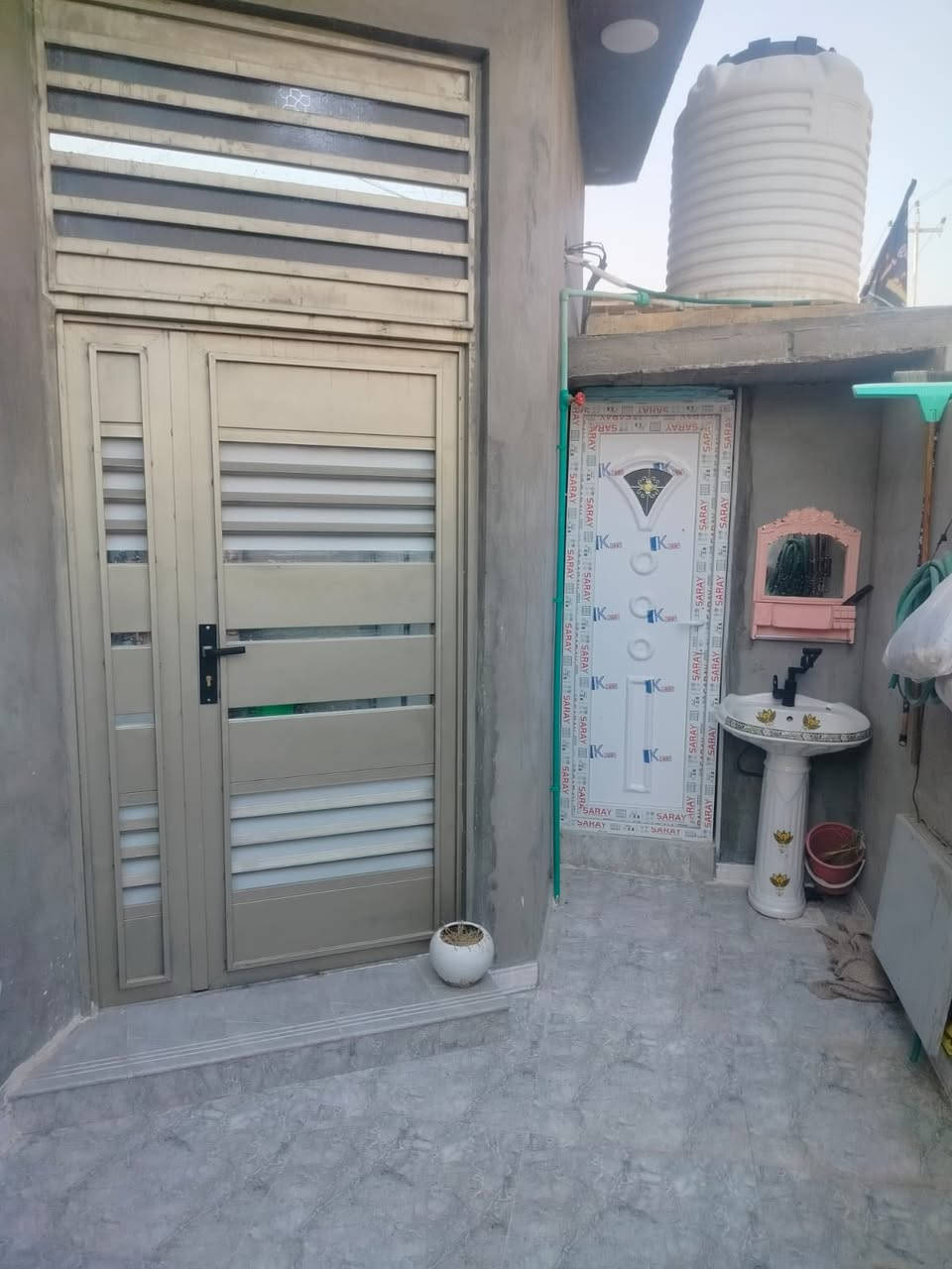 للبيع دار سكن في البصرة – أبو الخصيب / البهادرية
 • مساحة الدار: 100 متر مربع
 • السند: طابو صرف زراعي (سند 25)
 • يتكون من:
 • غرفتين
 • صالة
 • ديوانية
 • مطبخ
 • الموقع: البهادرية – أبو الخصيب، البصرة
 • السعر: 77 مليون دينار عراقي قابل للتفاوض البسيط

للاستفسار والمعاينة:
📞 ***********
