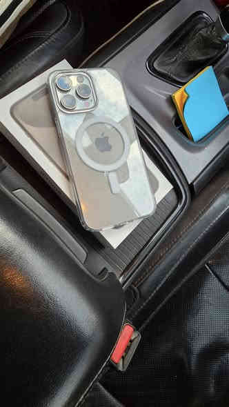 ايفون ١٥ برؤ ماكس 
سعره ٧٠٠ قفل قفل 
عربي شرق اوسط شريحه وحده 
ذاكره ٢٥٦ 
بطاريه اصليه ٨٦ 
جهاز مستبدل شاشه وبي فطر زغير بلضهر فقط 
فيس ايدي شغال 
كارتونه موجودة 
مكاني واسط العزيزيه ***********
