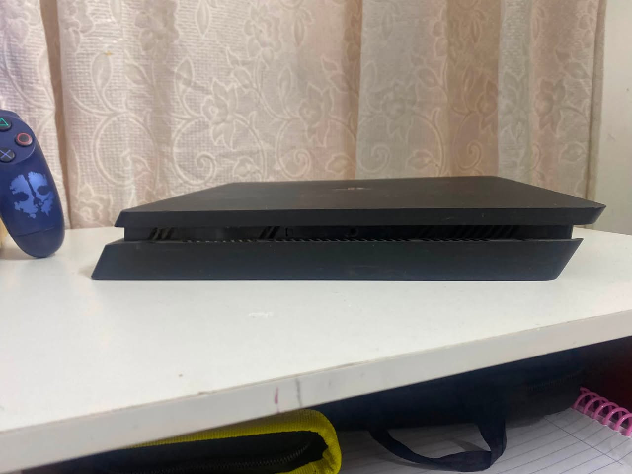 بلي فور مستخدم نضيف مفتوح للتنضيف فقط بي كسر بسيط ما ياثر عل اداء مثل ما موضح بلصور مساحته نص تيره بس انطي ويا هارد يصير واحد تيره تجي ويا 11 قرص فيفه 22 فيفه 23 فيفه 19 فيفه 17 اساسنس كريد ببجي باتل فيلدون سبايدر مان gta ريمبو سكستيج بلاك اوبس ثري السعر 300 الف انطيك ويا هديه بي 5 يدات وحده تشتغل انطيك ياها واربعه هديه وياها ستاند تثبيت اكو يدتين يشتغلن كلش زين الباقيات يحتاجن خريطة للتواصل ***********
