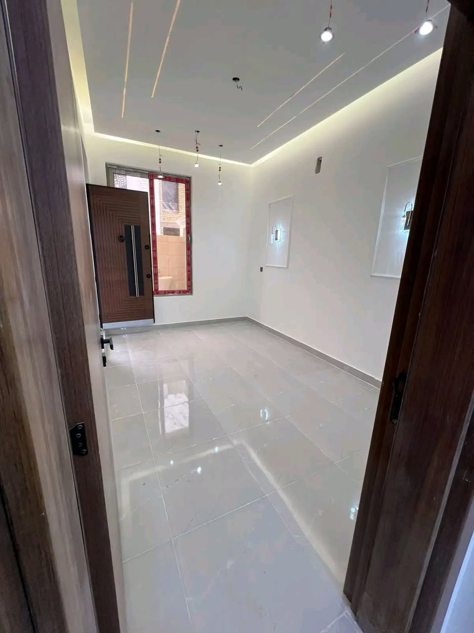 بيت للبيع
📐 المساحة: ١٠٠ متر
🏠 طابق واحد
يتكون من:
استقبال
مطبخ
صالة
غرفة نوم
صحيات عدد ٢ 
📍 العنوان: بغداد – الدورة – البوعيثة – مجمع السلطان الثالث
💰 السعر: ١٠٥ مليون 
📞 للاستفسار: ***********
💬 يوجد واتساب
