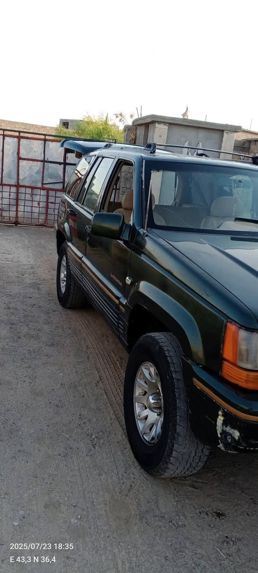 سلام عليكم اخوان جيب شيروكي موديل 93 محرك بطه2500 محرك وكير شرط كلشي مابي لايتات شغاله طخم تايات جدد بيهه كبون بانزين رقم الاماني بسم الشرعي اتريد وكاله اتريد تحويل سعرهه 50بيهه مجال بصيط مكاني موصل ***********
