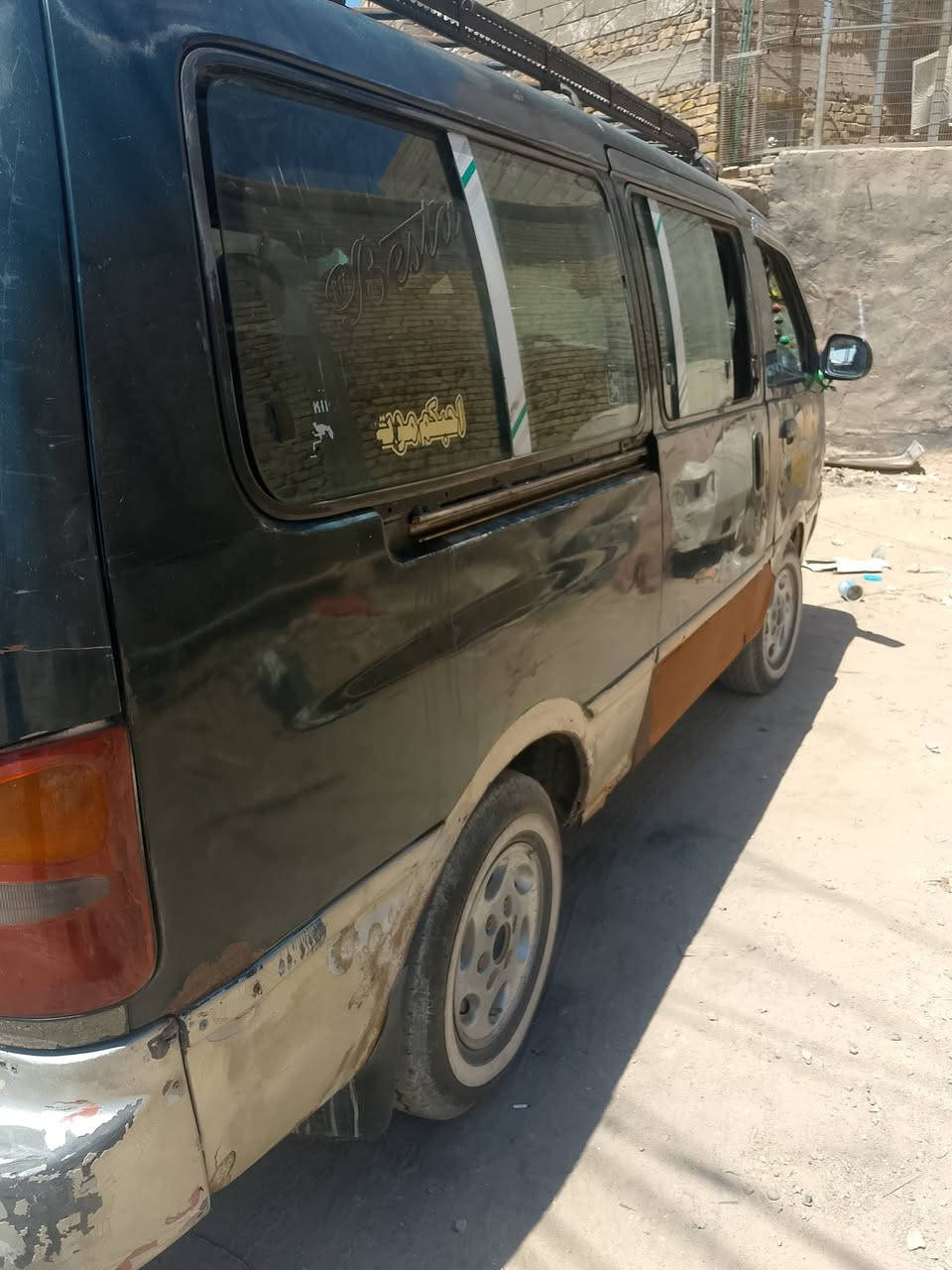 سلام عليكم 
كية بريجو  موديل 96 كير  ومحرك مكفلات اكسن/  بور ومسط جدد 
وداخل انصاف شاشة  امامية ودفدي خلفي ودشكام  وبردات سيارة البادية قطرة صبغ مابيها عوزها صبغ حجل  رقم انكليزي صلاح دين أجرة  65 بيها مجال ***********@
