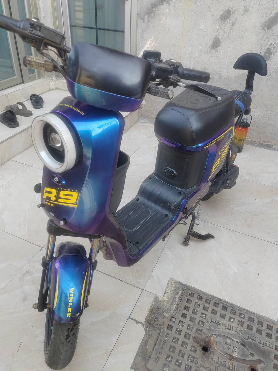 دراجه R9 استخدام 4 اشهر شغال كلشي بيها بطاريتها ومع كامل ملحقلتها بايدرات و المرايات الجانبيه سعرها 500 الف وبيها مجال ***********
مكانها حيانيه دور الشرطه
