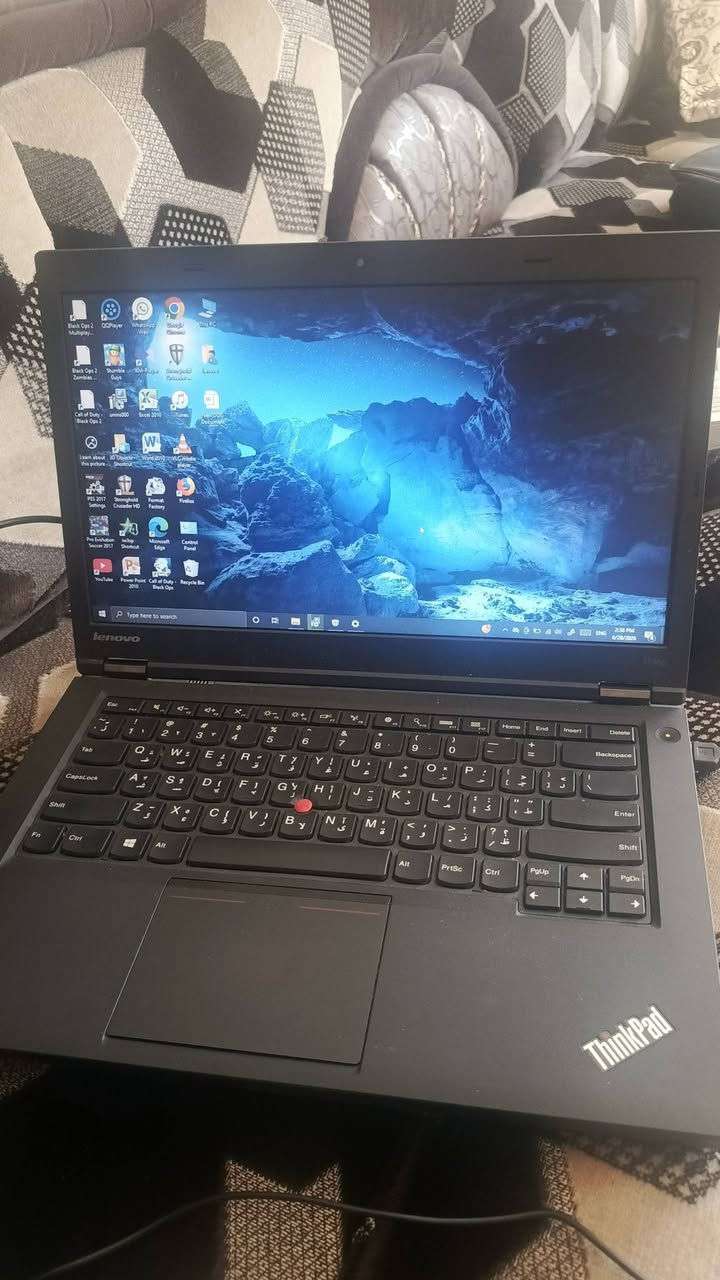 السلام عليكم 

لابتوب للبيع مكان موصل 
لينوفو T440p
مواصفات بل صور
corei5 جيل رابع 
Ram8
الهاردssd256سريع
ويندوز 10
64بت
كرت شاشه 2 داخلي
جهاز نظيف بس بيه خلل بالبطاريه 
بي العاب مثل  بيس2017 و Call of Duty Black Ops and Black Ops II 

ويه شاحنه و موس و جنطه 
منافذ
DVD
كامره
USBمنافذ4
ربط عل بلازمه 
منفذ هواكس 
تفضل خاص او واتساب
***********
السعر 150 الف وبي مجال للطيبين
وبيه مشكله وحده بالبطاريه من اشغله يطلع شحن صفر ويطفى من اخلي كيبل الشحن يشتغل كامل بس الشحن يبقى صفر. ومن اشيل الكيبل وهو مشتغل يبقى مشتغل مايطفى تقريبا ساعه سئلت شات جي بي تي يكول البطاريه ميته
