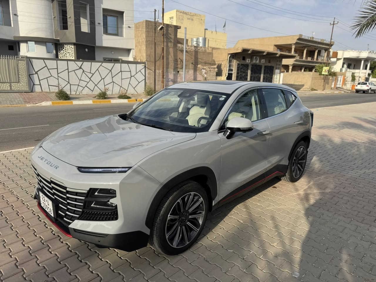 Dashing 1.6L Luxury
جيتور داشنج لگجـري 

ضمان وكالة هارلم 

الموديل: 2025

المحرك: 4 أسطوانات L1.6 تيربو 197 حصان حقن مباشر ناقل الحركة: DCT اوتوماتيكي من 7 سرعات العداد: صفر كيلو متر

استهلاك الوقود: 7.7 لتر لكل 100 كم

ضمان المحرك: 10 سنوات او 1،000,000 كم 

الضمان الأساسي: 6 سنوات وعداد كيلومترات

المواصفات

* إطارات قياس 20 إنج

* فتحة سقف بانوراما

* مقصورة الركاب من الجلد الفاخر

* مقعد السائق والراكب كهربائية

* مقعد السائق مع ذاكرة لحفظ وضعيات الجلوس

* مقعد السائق مبرد ومدفاء

* مقعد الراكب مبرد ومدفاء

* كاميرات محيطية 540 درجة

* شاشة التحكم بقياس 15.6إنج

* * شاشة القيادة بقياس 8 إنج

*نظام ابل كاربلاي واندرويد اوتو

* نظام أوامر وتحكم صوتي

* نظام صوتي 8 سماعات من SONY

* رادار تفاعلي

* تحذير مغادرة المسار

* نظام القيادة شبه الذاتية

* نقطة عمياء

* نظام تحذير الاصطدام الامامي والخلفي

* إنارة محيطية

* إنارة ترحيبية

* المرايا الجانبية قابلة للطي كهربائياً

* شاحن هاتف لاسلكي سريع

* خاصية إغلاق الشبابيك وفتحة السقف عن بعد

* مصابيح أمامية أوتوماتيكية زينون مع مصابيح نهارية LED

*التكيف التلقائي مع الضوء القريب والبعيد

* مسند الذراع الوسطي مع ثلاجة

* دخول ذكي (بصمة)

* تشغيل عن بعد

* صندوق كهربائي

نظام الفرامل اليدوية الاوتوماتيكي Autohold

* وضعيات قيادة متعددة

*6 وسائد هوائية

* موسيقى ترحيبية

* عتبات الأبواب مضيئة

* نظام تنقية الهواء مع شاشة لعرض البيئة الخارجية

* حساس للمطر

اتصال ☎️ ع الرقم سعر خاص او اتصل ع ارقام إذا شراء 

***********

***********
