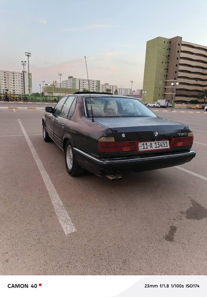 السلام عليكم 
بي إم دبليو موديل 1988 
حجم 535 كير ومكينه  جدد 
تخم تاير صدر حداديه جدد ترايك وين ما يعجبك 
السعر 43$ وبيهه مجال العنوان بغداد 
للاستفسار ***********

