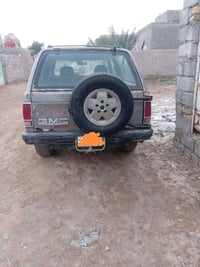 جيمسي موديل ١٩٨٩ رقم انكليزي واسط تحويل ثاني يوم كير محرك ملكه جيد جدا...