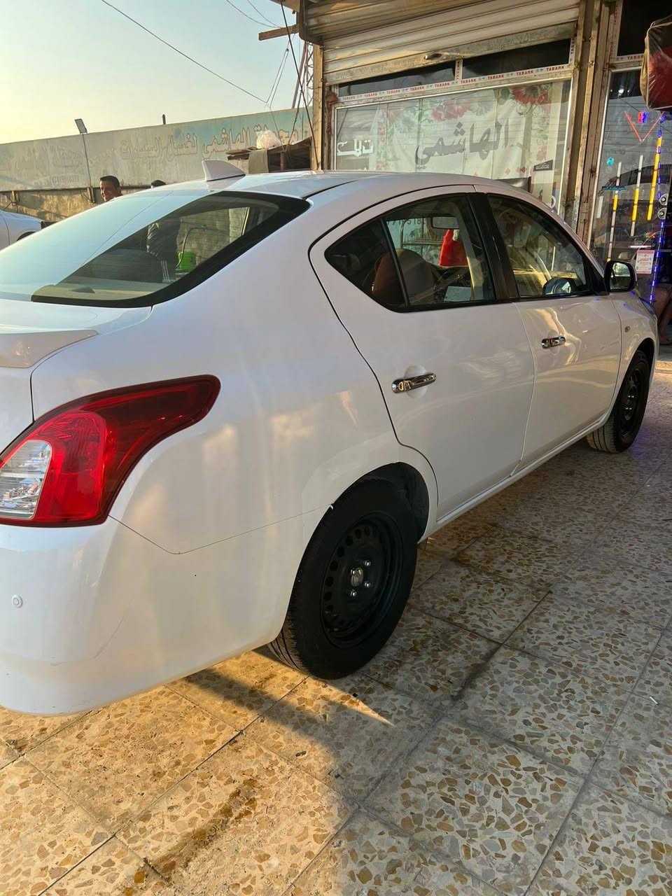 سلام عليكم نيسان صني البيع مديل 2024 بيها باب مبدل مال السكن وبيها بارد بل بنيد والباقي مكفول مكينه كير حداديه تخم تاير كهربائيات كلها شغاله باتري جديد تدفيه تبريد السعر 125 وبيها مجال مكاني بصره قضاء شط العرب الجزيره رقم الهاتف ***********
