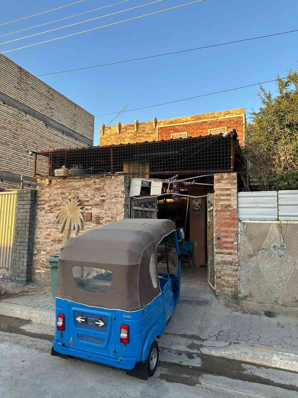 بيت البيع مسقط كبال عماره مصري بشارع ال٢٠ وره مدارس جدد بيت مساحه١٠٠ حلو ومرتب بناء مالته بسنه2021 بي غرف2وحولي جبير وبي صطحين وحوش جبير وتدخل بي تكتك سفسار ع رقم اكثر***********
