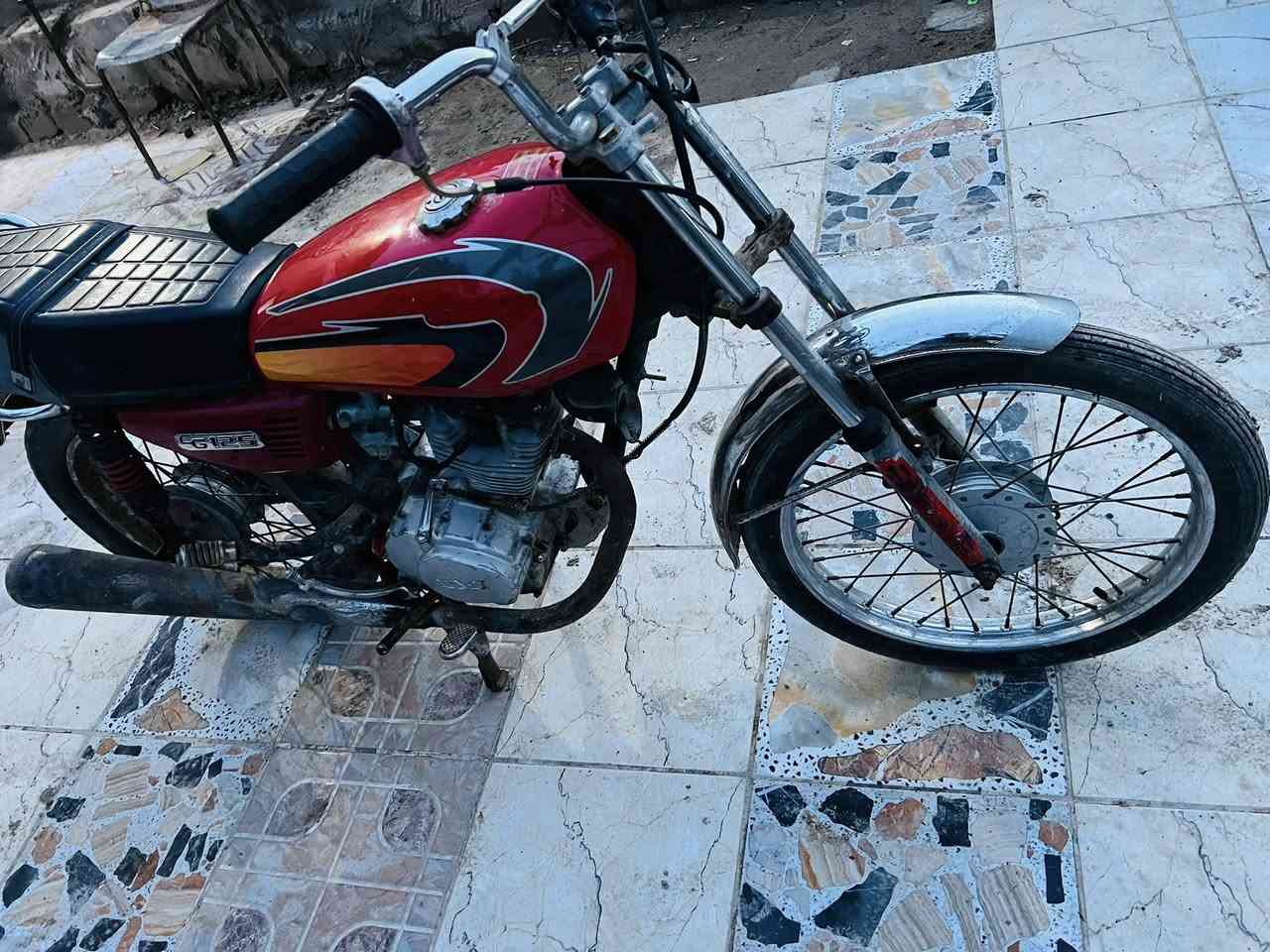 دراجه ادوات مكفوله من السرقه ب250 وبيها مجال 

+964 780 643 5859
