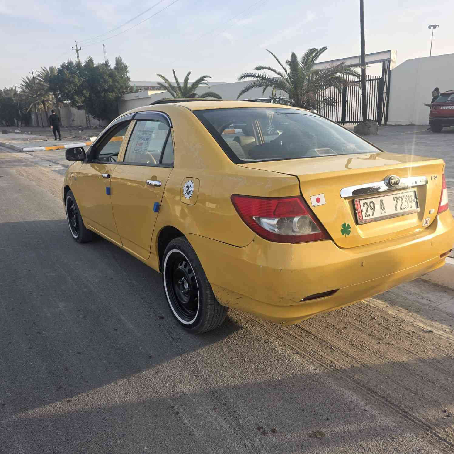 سلام عليكم ابيوادي موديل 2013سياره مكفوله من ضربه وصبغ مكينه وكير مكفولته تخم تاير جديد صدر مامي وخلفي جديد تبريد دفهه شغل رقم واسط تحويل مباشر سنويه جديد هزه جديد مصفره هيه وغرمات السعره 48مكاني بغداد بلديات وهذ رقمي ***********
