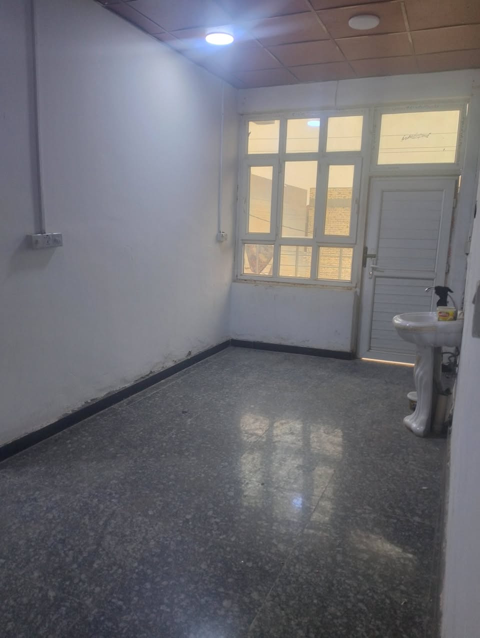 #شقة_للايجار__في_حي_الجامعه_على_شارع_20_مموقع_مميز.
ايجاره 300 الف
تفاصيل الشقه
#غرفةنوم2_صالة_مطبخ_صحيات

للاتصال والاستفسار
***********
