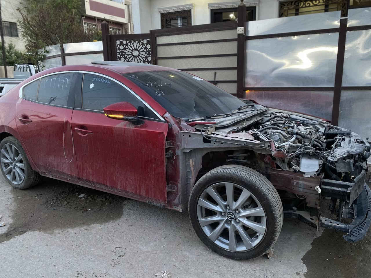 سلام عليكم للبيع بسعر مناسب 
Mazda 3 preferred 2023 
اعلى مواصفات تجي بالتنفس الطبيعي 
بصمة دخول ذكي
مري قلاب ويه الR 
فتحة 
كراسي كهرباء وتدفئة 
لايت داينمك متحرك زنون
حساس مطر للماسحات اوتو
خزن ميموري كشن 
حادث السياره مثل ما موضح كدامكم بدون شاصي بس يصير تعديل باللغد بسيط 
محركها 2500 المرغوب بدون تيربو وتو ويل 
سيارة ماشية 27 الف فقط 
السياره تشتغل وتمشي كهربائياتها كلها مفحوصة عند علي اللامي وكان تشخيصه بالمكان فقط بدلت جوزة بريك جانت عطلانه 
مكان السيارة بغداد تترقم جميع المحافظات 
للاستفسار ***********
