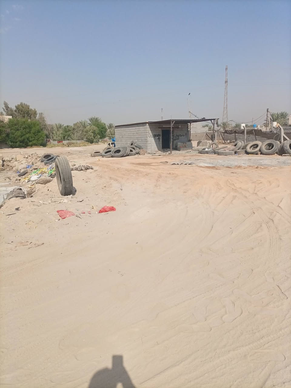 ياالله قطعه للبيع تجاريه عل شارع مباشر شارع رابط مال علوه مجاور مطعم جار القمر عقد زراعي 117 المساحة 350صافي طالع منهه محرم تصلح حسينية او مخزن او جملون كلشي ترهم للاستفسار عل رقم *********** وبيه محل
