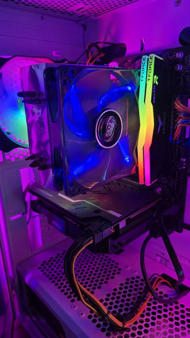 السلام عليكم . PC للبيع
AMD Ryzen 5 / 5600
RAM : T. FORCE. 8/×2.  16GB
NVDIA : RTX 2060
SSD : 128 GB
HDD : 500 GB
السعر 850 الف 
العنوان : موصل / نينوى
***********
