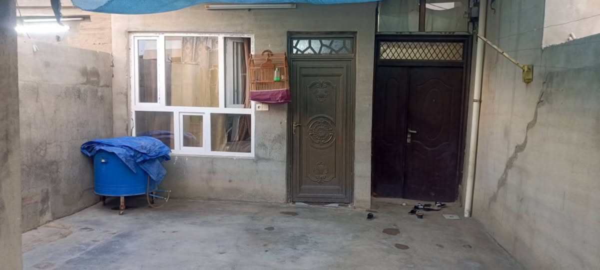 السلام عليكم بيت مساحتو 125 البيع في حي التاخي الثاني قريب على جامع المجيد 
والسعر مناسب والشراي يتصل  ويدلل ***********
